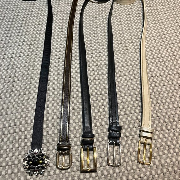 Talbots Bundle of 5 belts, 4 leather and 1 leather with cloth front.  xl sizes - Picture 1 of 12